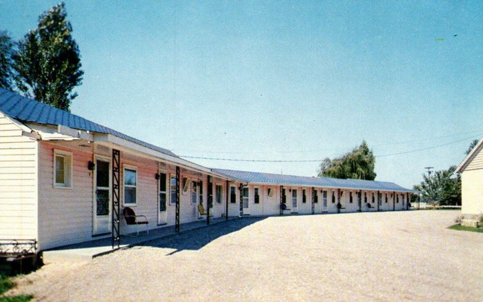Ritz Motel (Birch Haus Motel) - Old Postcard Photo (newer photo)